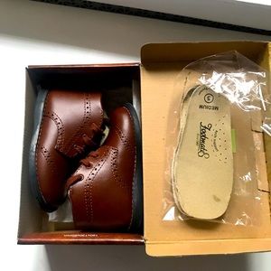 Footmates Toddler Classic Shoes, size 5, like new.